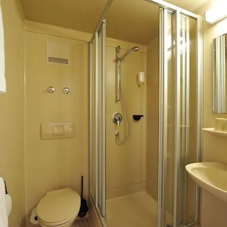 ガストホフ シュティフト ホテル 3*